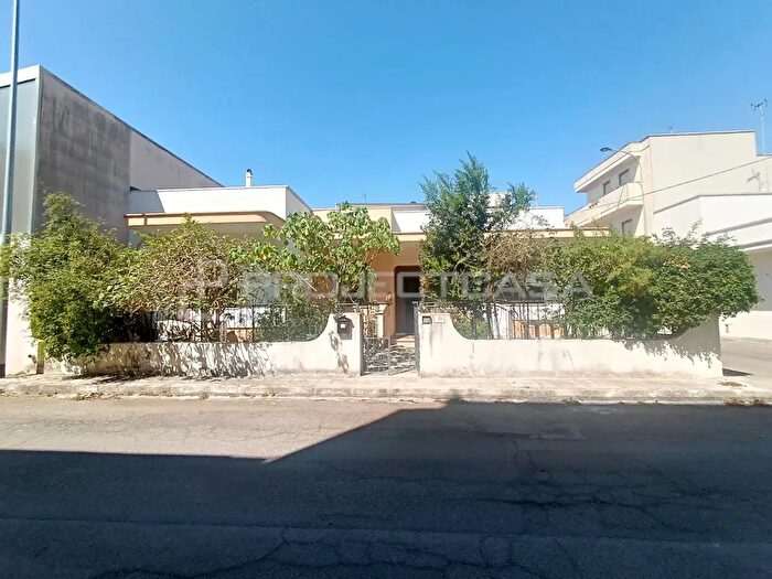 Casa con 5 locali in vendita in Via Antonio Gramsci, Aradeo