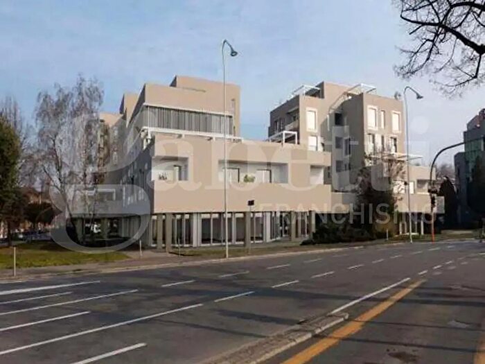 Appartamento con 6 locali in vendita in Via Leonardo da Vinci, Brescia