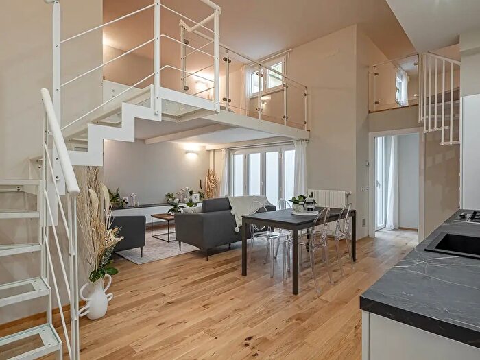 Appartamento quadrilocale in vendita in Via Contardo Ferrini, Milano