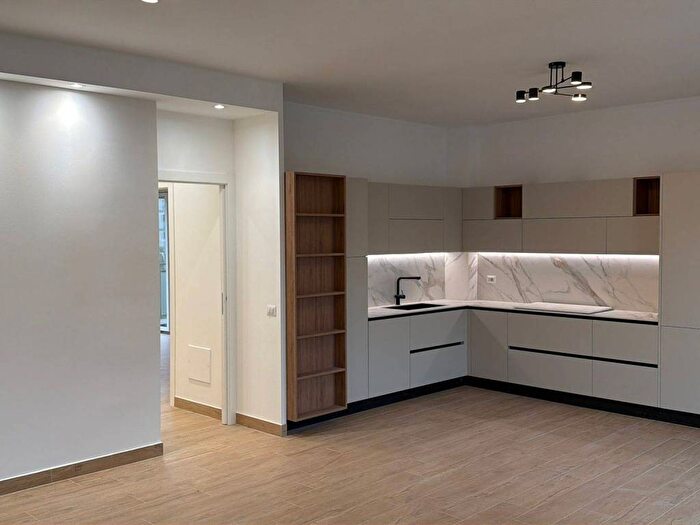Appartamento trilocale in affitto in Via Cardinale Giovanni Cagliero, Maggiolina, Milano
