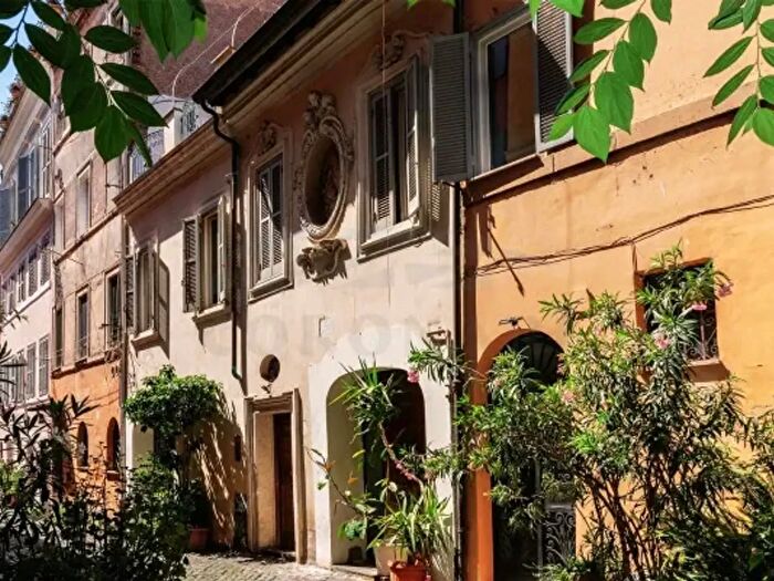 Appartamento trilocale in vendita in Vicolo del Leopardo, Roma