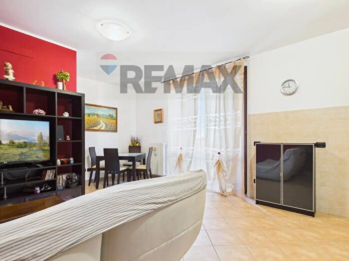 Appartamento trilocale in vendita in Via Pietro Nenni, Albuzzano