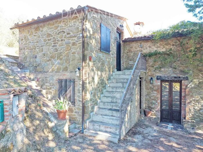 Casa quadrilocale in vendita in Piegaro