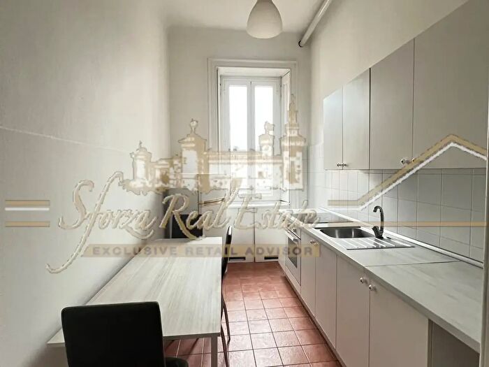 Appartamento quadrilocale in affitto in Via Spartaco, Milano