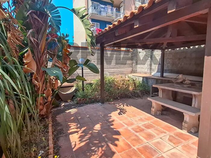 Casa con 6 locali in vendita in Catania