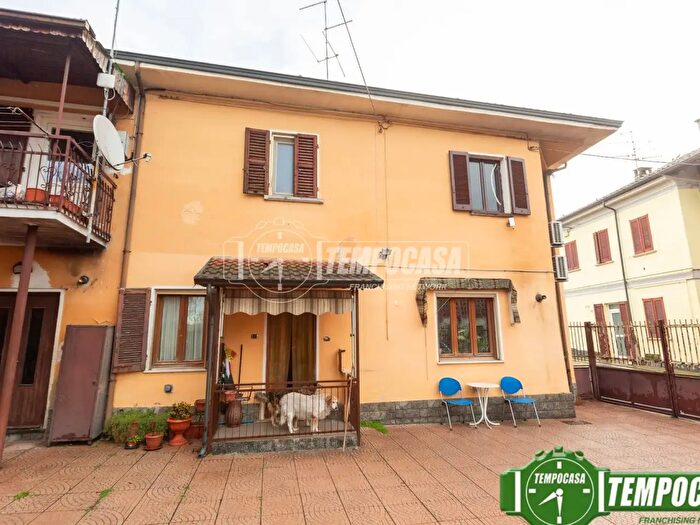Casa trilocale in vendita in Via Piave, Livraga