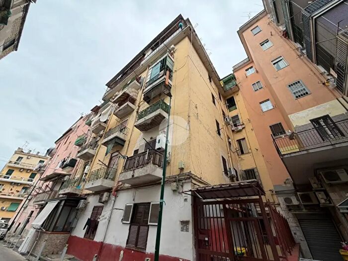 Appartamento bilocale in vendita in Via Francesco Paolo Bozzelli, Napoli