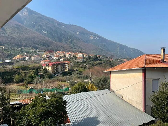 Casa trilocale in vendita in Via Casa dOria, Pimonte