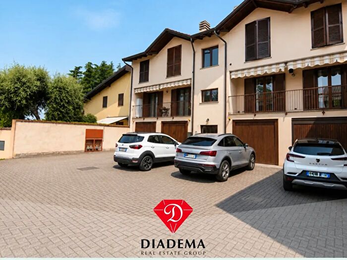 Appartamento trilocale in vendita in Via Privata Mara, Besnate