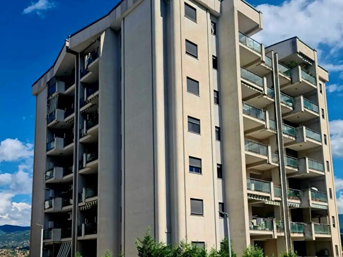 Appartamento trilocale in vendita in Via Domenico Gaudio, Cosenza