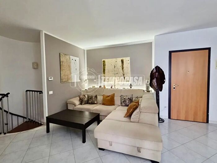 Appartamento con 5 locali in vendita in Via Tamerici Snc, Massa