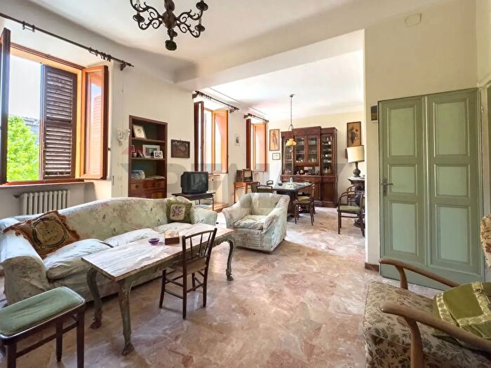 Appartamento con 18 locali in vendita in Pergola