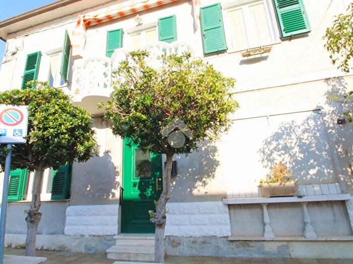 Casa con 5 locali in vendita in Via Martiri della Libertà, Castelfidardo