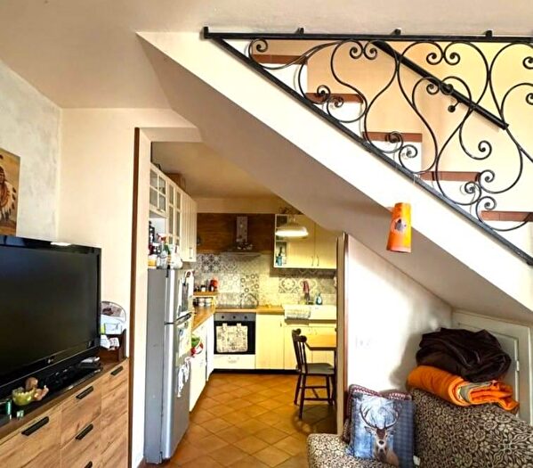 Casa quadrilocale in vendita in Vernio