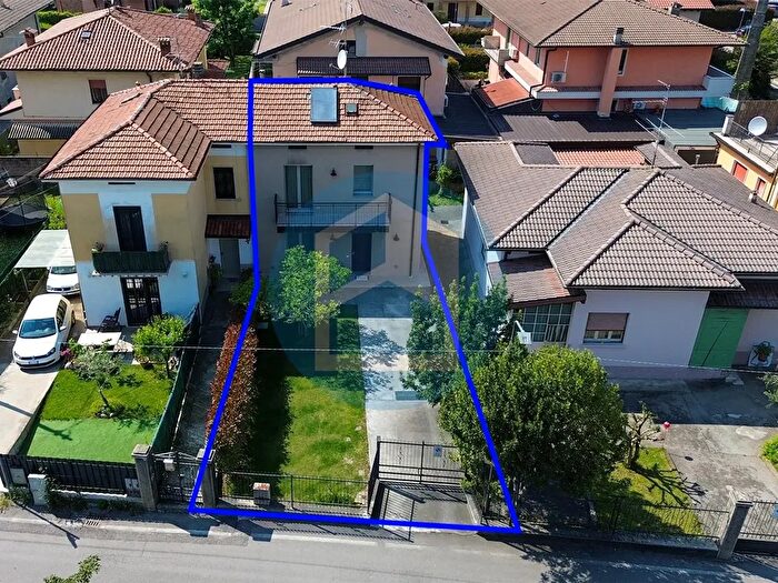 Casa trilocale in vendita in Via Giuseppe Verdi, Palazzolo SullOglio