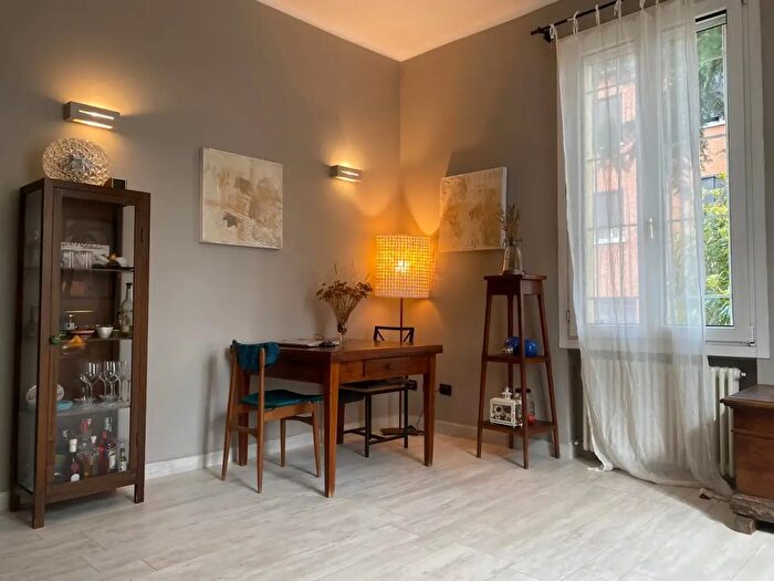 Appartamento con 5 locali in vendita in Via Edoardo Brizio, Bologna