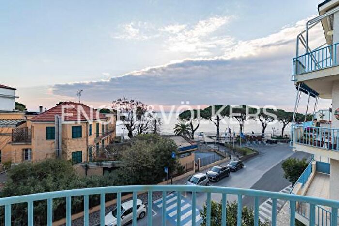 Appartamento trilocale in vendita in Via Leonardo da Vinci, Alassio