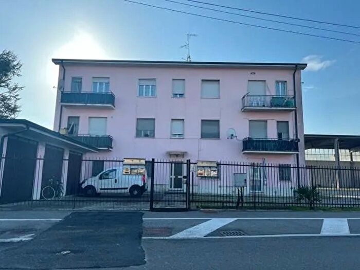 Appartamento trilocale in vendita in Via Nino dallOro, Crespiatica