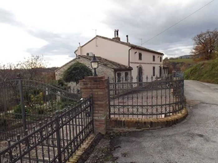 Casa con 6 locali in vendita in Contrada San Maria In Paterno SNC, Treia