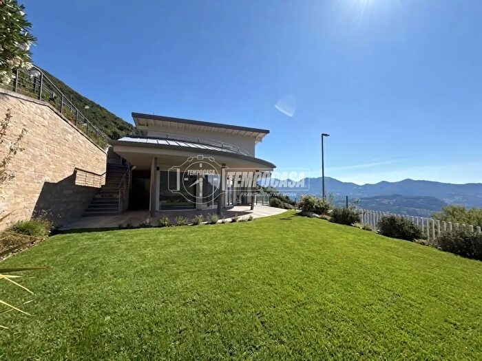 Casa con 5 locali in vendita in Via Aldo Moro, Vigolo