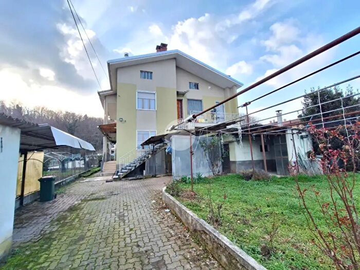 Casa con 8 locali in vendita in Vicolo Pio, Scarmagno