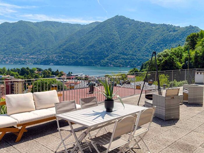 Appartamento con 5 locali in affitto in Via della Conciliazione, Tavernola, Como