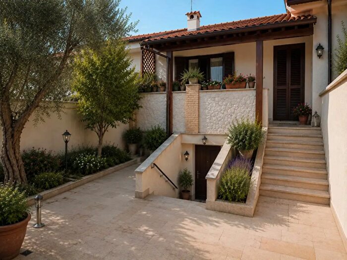 Casa con 5 locali in vendita in Via della Salvia, Roma