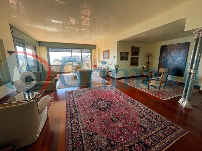 Appartamento con 6 locali in vendita in Strada Panoramica dello Stretto, Messina