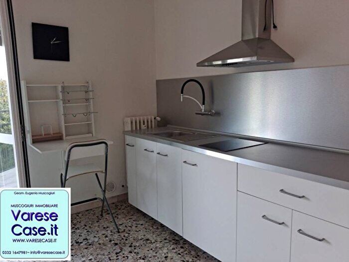 Appartamento bilocale in affitto in Via Dante Alighieri, Cocquio, CocquioTrevisago