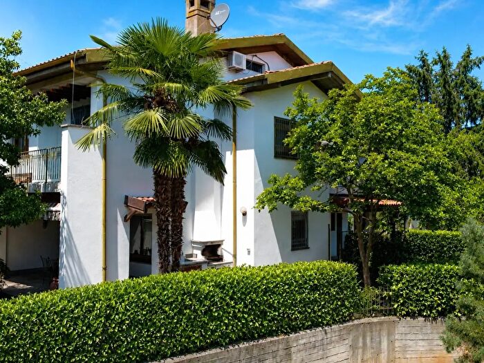 Casa con 6 locali in vendita in Viale Piemonte, Vinovo