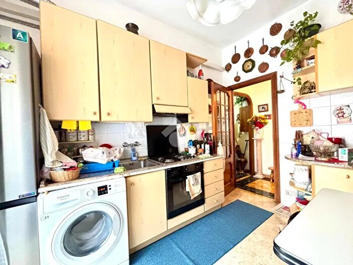 Appartamento quadrilocale in vendita in Via Salvo d'Acquisto, Genova