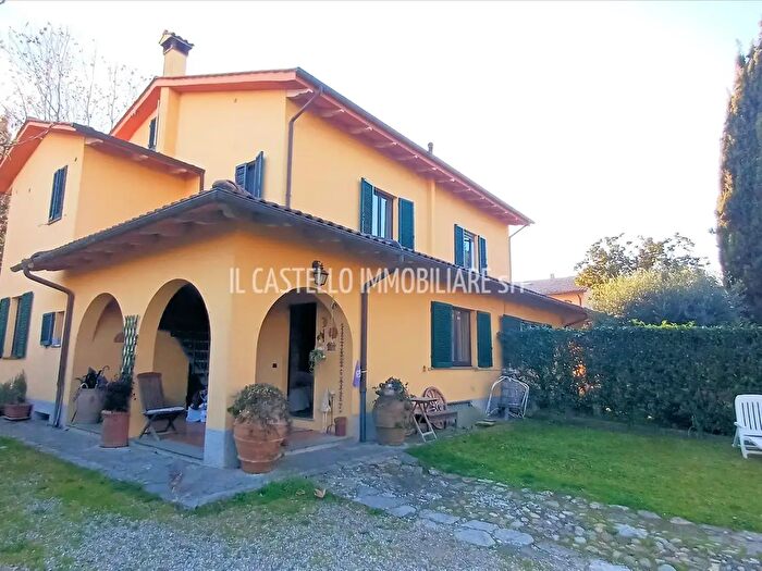 Casa con 7 locali in vendita in Via Lago Maggiore, Sarteano