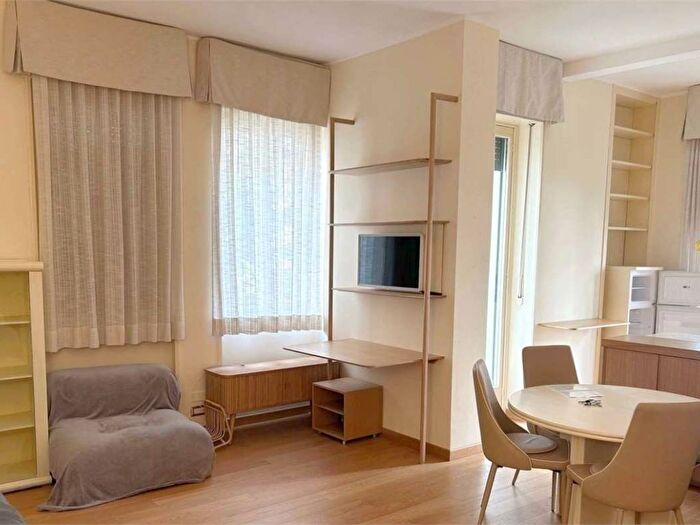 Appartamento bilocale in affitto in Via della Moscova, Turati, Milano