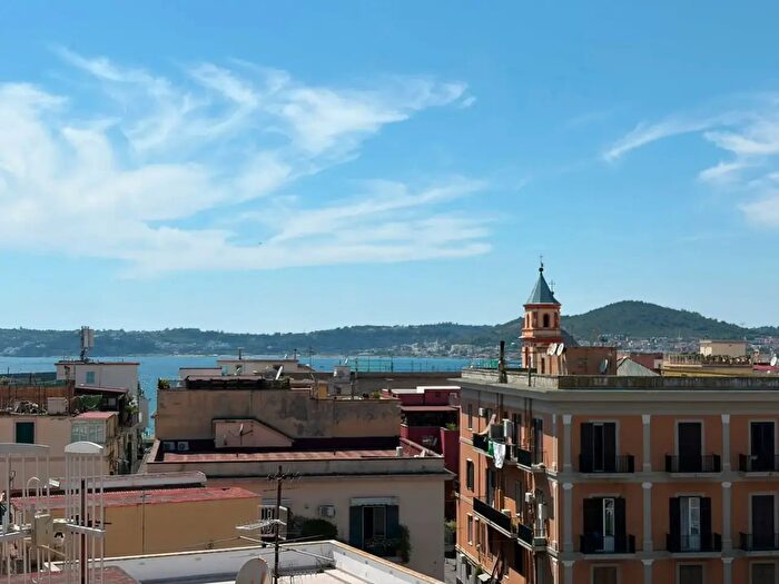 Appartamento quadrilocale in affitto in Piazza della Repubblica, Pozzuoli