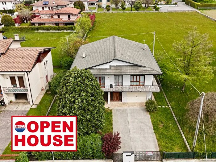 Casa con 7 locali in vendita in Quartiere Generale Giardino, Rossano Veneto