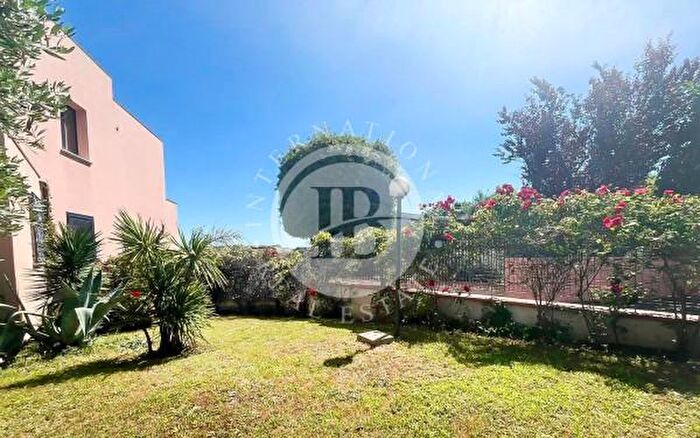 Casa con 6 locali in vendita in Fano