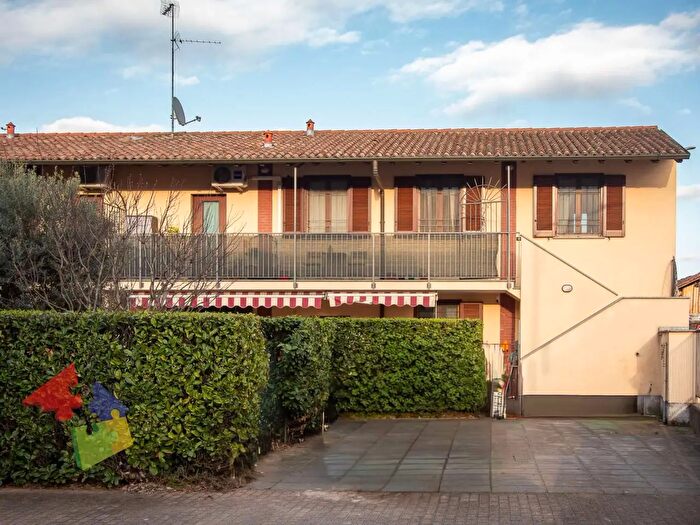 Appartamento trilocale in vendita in Via Mainetti, Besate