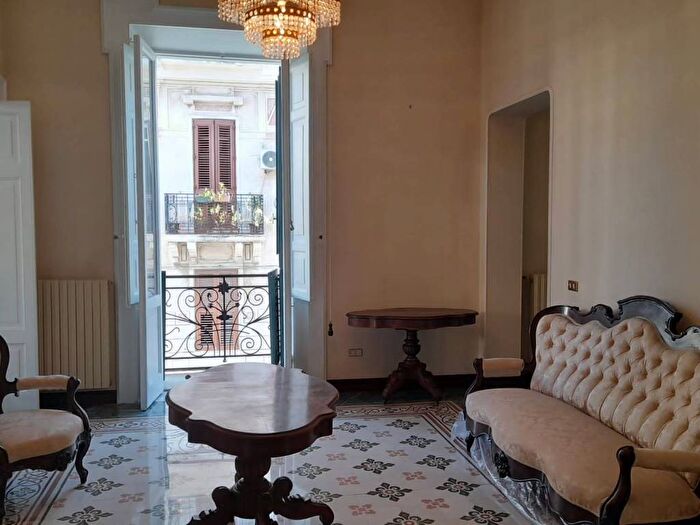 Appartamento quadrilocale in affitto in Via degli Ottimati, Centro Storico, Reggio Calabria