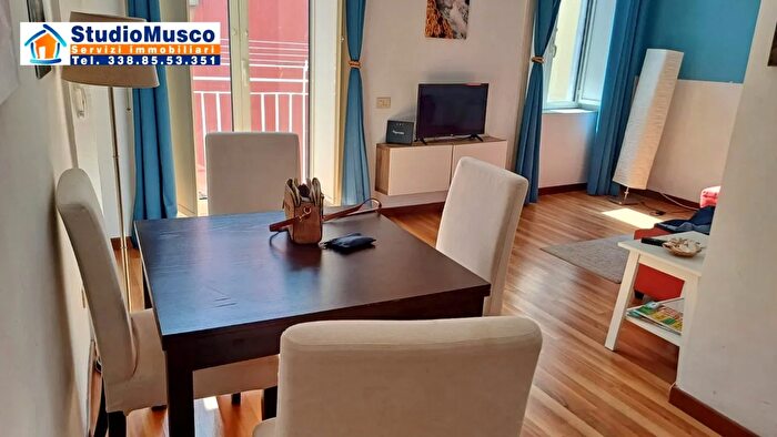 Appartamento bilocale in vendita in Via Gradoni di Chiaia, Napoli