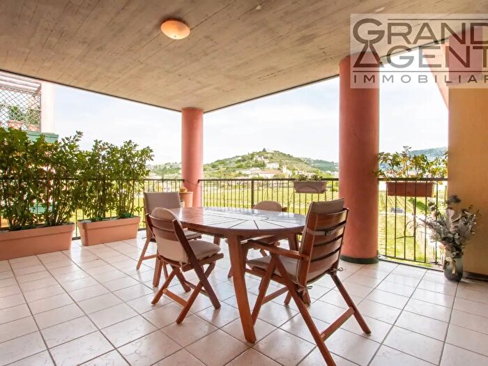 Appartamento con 7 locali in vendita in Via Cà di Cozzi, Verona