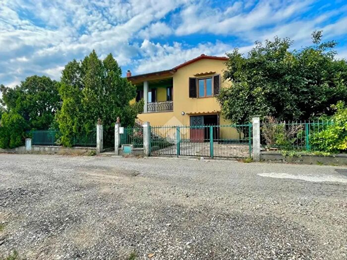 Casa con 5 locali in vendita in Via Galileo Chini, Scarperia e San Piero