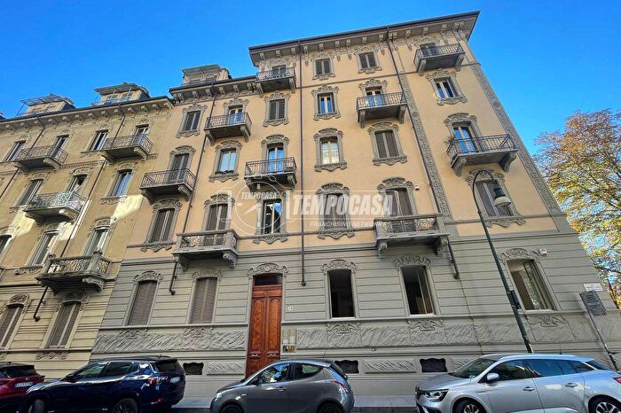 Appartamento con 5 locali in vendita in Via Vincenzo Vela, Torino