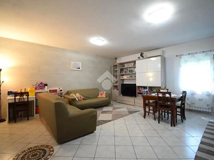 Appartamento trilocale in vendita in Via Santa Maria, Cologno Monzese