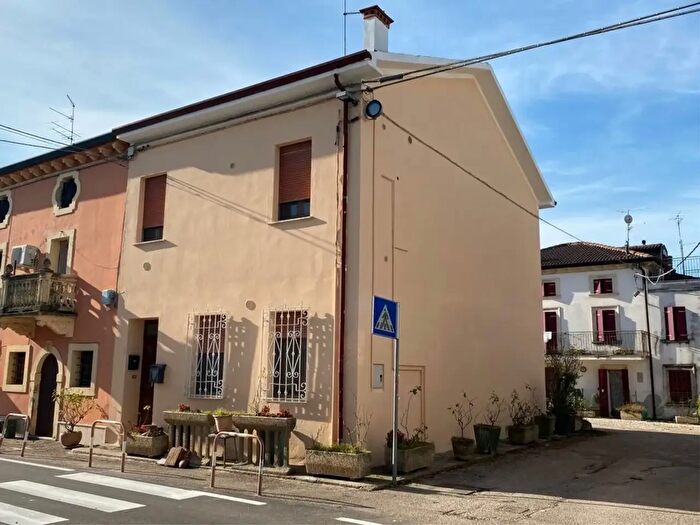 Appartamento trilocale in vendita in Via Marconi, Mozzecane