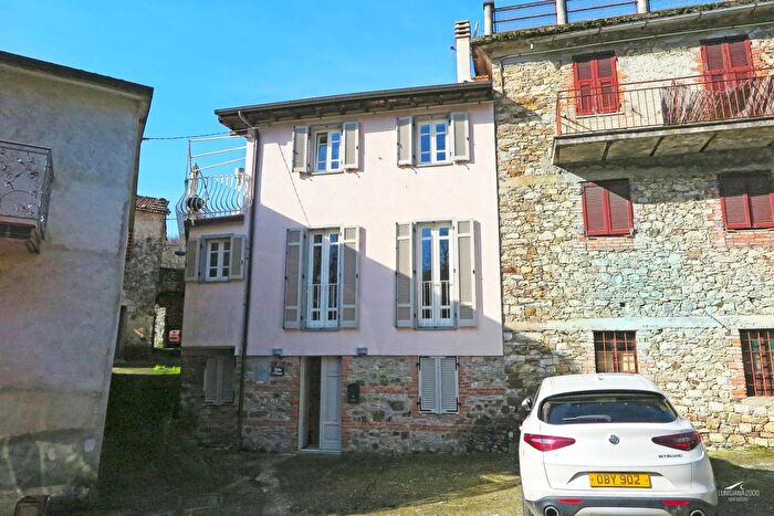 Casa trilocale in vendita in Bagnone