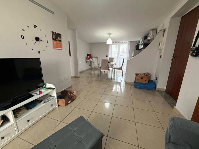 Appartamento trilocale in affitto in via Verga, Marcianise