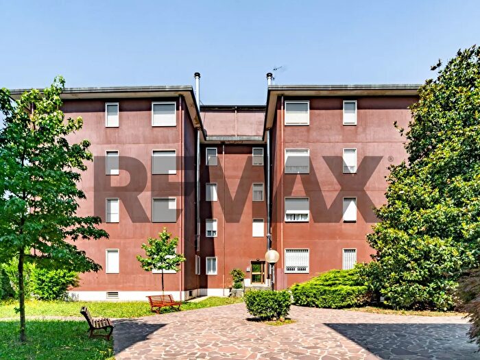 Appartamento trilocale in vendita in Pogliano Milanese