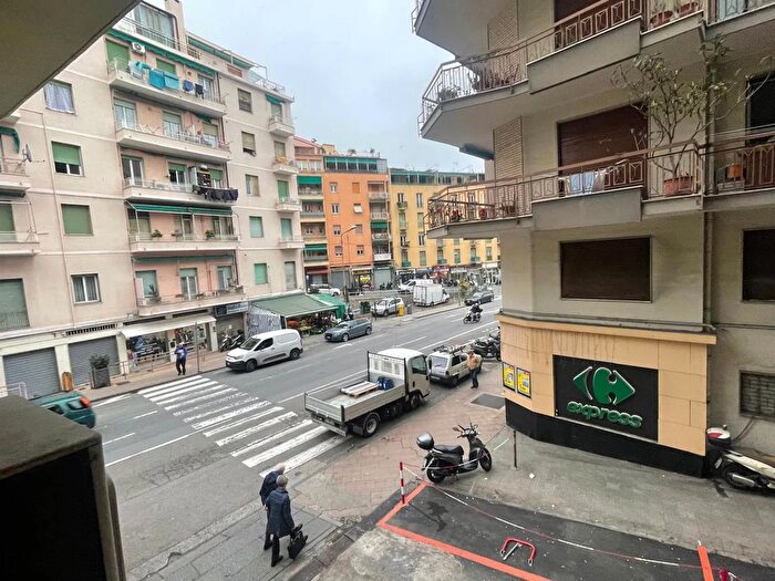 Appartamento trilocale in vendita in Via Pietroagosti, Sanremo