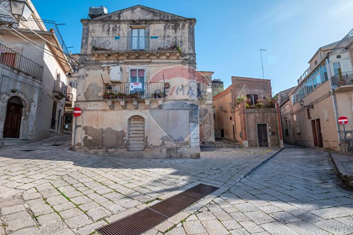 Casa con 6 locali in vendita in Via San Francesco, Chiaramonte Gulfi