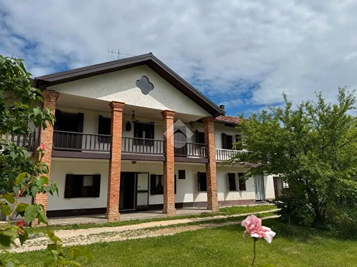 Appartamento con 6 locali in vendita in Via Cansech, Feltre